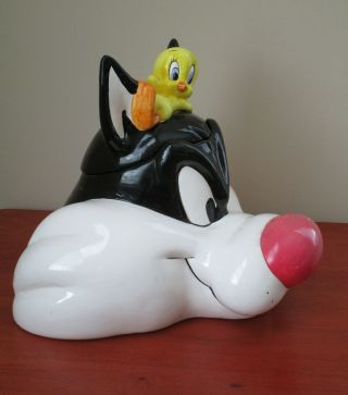 LOOK Looney Tunes Sylvester and Tweety Bird Cookie Jar Warner Bros WB 2