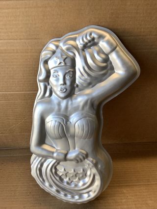Wilton Wonder Woman Aluminum Cake Pan ©1978 502 - 7679