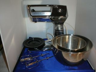 Antique Mixer Hamilton Beach Scovill Deluxe 40 - 5 Stainless Steel Bowls