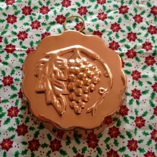 SET OF 2 VINTAGE COPPER MOLDS Tin Lining ROUND GRAPES & CHERRIES MADE IN KOREA 2