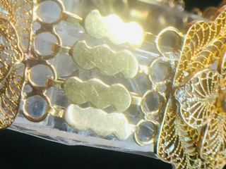 Elegant 18K yellow gold Filigree Laurel border Acorn charm bracelet.  7 