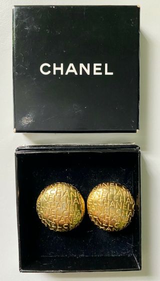 Auth.  Chanel Vintage Button Cc Logo Clip Earrings,  Made In France,  Gold Color