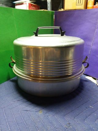 Vintage 11 " Regal Ware Double Aluminum Covered Cake Pie Carrier With Locking Lid