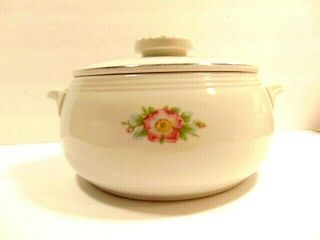 pre - owned Hall ' s kitchenware covered casserole dish with roses on the lid 2