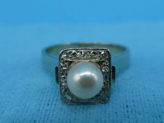 18ct White Gold Diamond And Cultured Pearl Ring