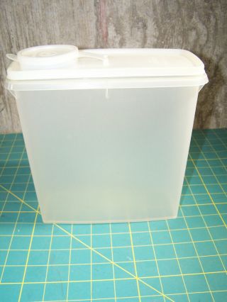 Tupperware 469 Store & Pour Cereal Container Sheer W/lid 13 Cup W/470 Lid 1