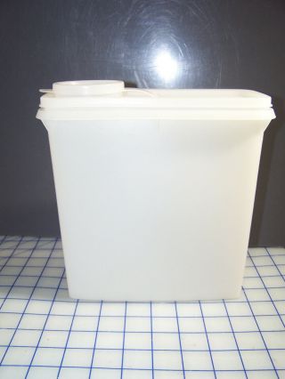 Tupperware 469 Store & Pour Cereal Container Sheer W/lid 13 Cup W/470 Lid 3