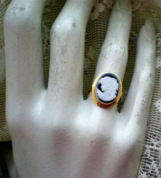 Vintage Solid 18K 750 Yellow Gold Carved Blue Agate Lady Face Cameo Ring 6