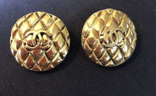 Vintage Chanel Cc Logo Gold Tone Round Quilted Post Pierced Earrings
