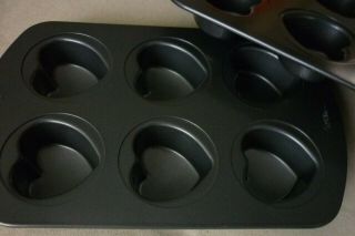 Wilton Heart Mini Metal Cake Pans (2) - 6 Molds Per Baking Pan - Non Stick 3