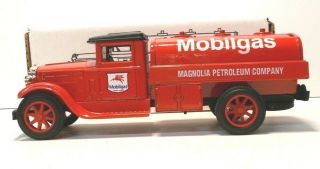 Vintage 1935 Sterling Mobilgas Ertl Collectible Die - Cast Model Tanker Truck