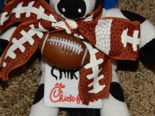 CHICK - FIL - A COW FOOTBALL THEMED PLUSH STUFFED ANIMAL EAT MOR CHIKIN 2002 COLLECT 2