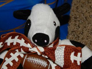 CHICK - FIL - A COW FOOTBALL THEMED PLUSH STUFFED ANIMAL EAT MOR CHIKIN 2002 COLLECT 3
