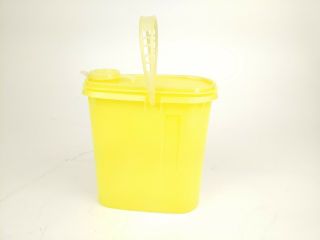 Vintage Tupperware 2 Quart Pitcher Beverage Buddy Yellow Pour Lid Handle 587 - 10