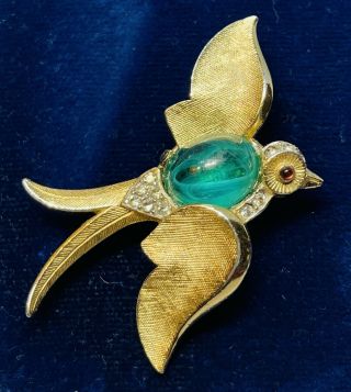 Rare Trifari Alfred Philippe Flawed Emerald Jelly Belly Flying Sparrow Pin