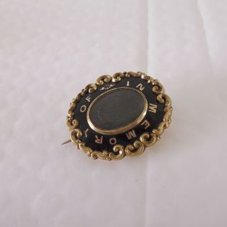 9ct gold cased Victorian enamel ' IN MEMORY OF ' mourning heavy brooch,  15 grams,  9k 3