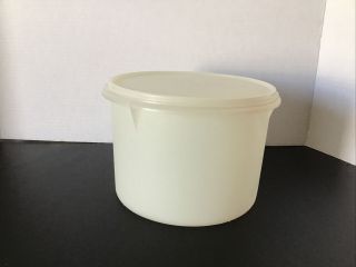 Vintage Large Round Sheer Tupperware Canister 266 - 3 W/ Lid 229 - 20