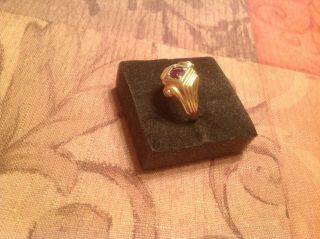 Vintage 10Kt.  Yellow Gold Red Stone Men ' s Ring Size 10 3