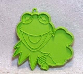 Hallmark Vintage Cookie Cutter - Kermit The Frog W/ Shamrock St.  Pat Day Muppets