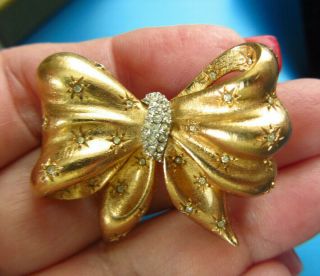 Lovely Vintage Signed Ciner Brushed Gold Tone Crystals Bow Ribbon Brooch Cd4