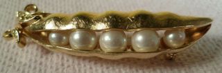 Elegant Vintage Trifari Shiny Gold With Pearls " Peas In A Pod " Brooch