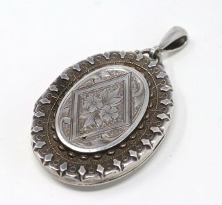 A Pretty Antique Victorian 925 Sterling Silver Detailed Locket Pendant 29505