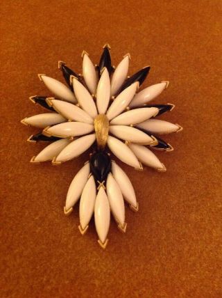Vintage Crown Trifari Gold Tone Black White Lucite Flower Dangle Pin Brooch