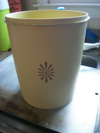 Tupperware Large Flour Canister 70 