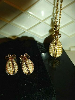 Vtg Joan Rivers Faberge Egg Necklace & Earring Set Faux Pearls In Gold Tone