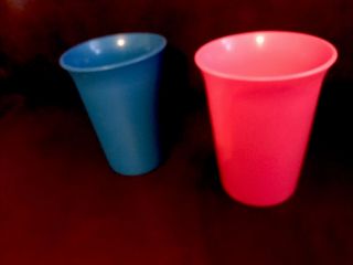 Set Of 2 Vintage Tupperware Bell Tumblers Childs Size 6 Oz Primary Colors Euc