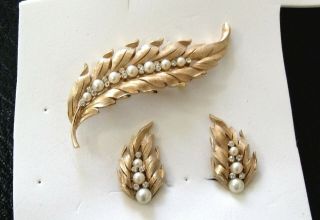 Vintage Crown Trifari Gold Tone Leaf Pin Clip On Earrings Rhinestones Faux Pearl