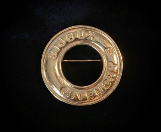 Vintage Bijoux Givenchy Classic Circular Gold Tone Brooch Pin
