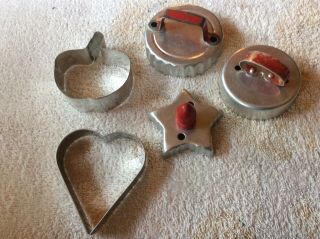 Five Vtg Metal Cookie Cutters 3 W/ Red Handles - Crimped Edges - Apple,  Star,  Heart