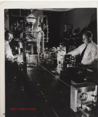 1959 Bell Telephone Labs Helium Neon Laser Photo Ad Vintage Media Print 8x10