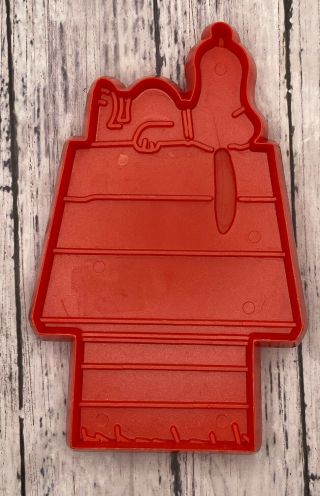 Vintage Hallmark Peanuts Snoopy On Dog House Christmas Cookie Cutter 4 Inch