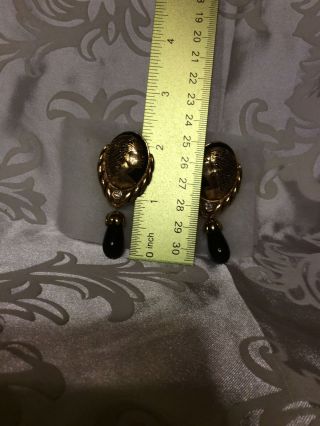 Vintage 1994 Coreen Simpson For Avon Gold Tone Cameo Earrings Signed. 2