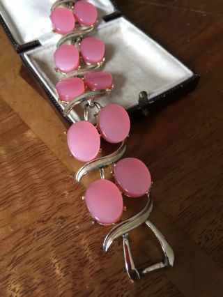 Stunning 1960s costume jewellery pink lucite stone Cocktail bracelet signed Coro 2