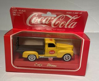 Coca Cola 1:43 Scale Dodge Plateau Diecast Vehicle