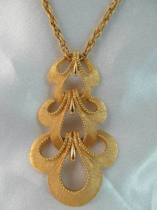 Vtg Signed Crown Trifari Large Brushed Gold Jointed Modernist Pendant Necklace,