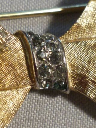 Vintage crown trifari brooch / pin ribbon gold tone with rhinestone center 3