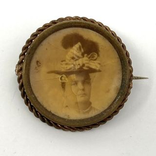 Antique Victorian Gold Tone Round Framed Photo Of Woman In Hat Brooch Pin Button