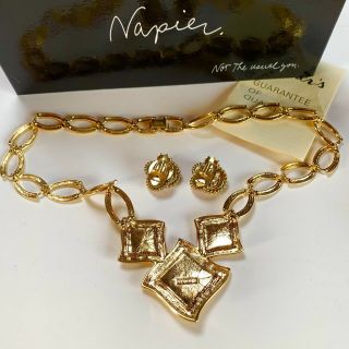 VINTAGE JEWELLERY SIGNED NAPIER RED ENAMEL GOLD PLATED NECKLACE/EARRINGS (boxed) 3