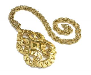 Vintage Crown Trifari Gold Tone Moghul Style Pendant Necklace