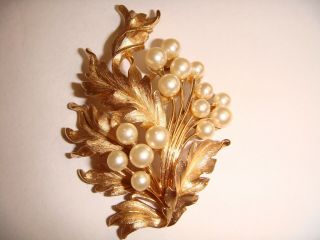 Vintage Marked Crown Trifari Floral Gold Tone Faux Pearls Pin Brooch Estate
