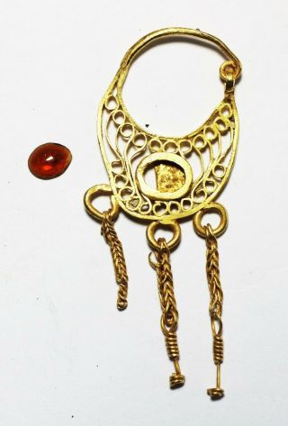 Zurqieh - As19194 - Ancient Roman Gold Earring With Carnelian Bead.  300 A