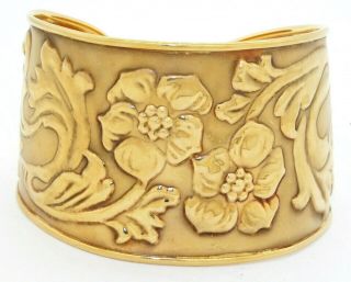 Italian Designer Vintage Heavy 18k Yellow Gold 39.  6mm Wide Floral Cuff Bracelet