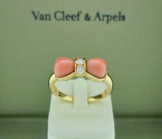 Vintage Van Cleef & Arpels Bow Coral Diamond 18k Yellow Gold Ring 52 C.  1970 