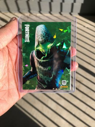 2020 Panini Fortnite Series 2 Epic Outfit Sklaxis 167 Cracked Ice Holo
