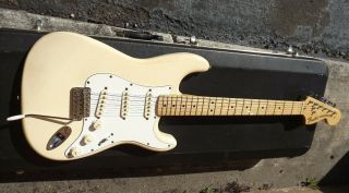 Fender 1972 Reissue 1999 Stratocaster Vintage White Strat 1970s 70s