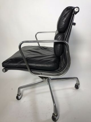 HERMAN MILLER EAMES ALUMINUM GROUP MANAGEMENT CHAIR BLACK LEATHER (2 avail) 4